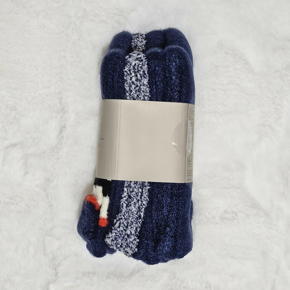 BUNDLE Hunter Hat Beanie Red Texture Cuffed & Hunter Socks Blue Multi 4 Pairs